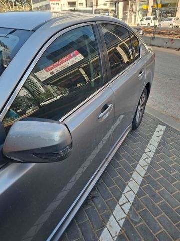 סובארו B4/לגאסי