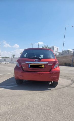טויוטה יאריס