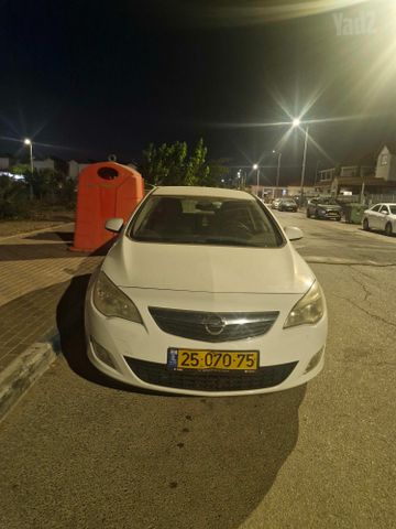 אופל אסטרה
