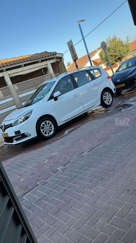 רנו סניק