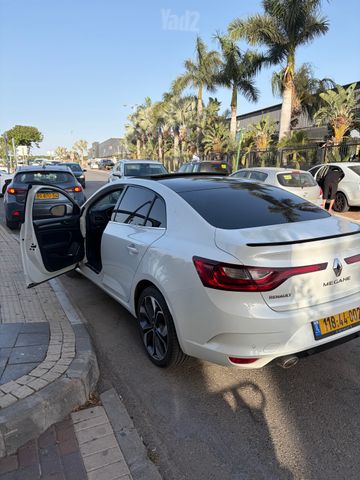 רנו מגאן