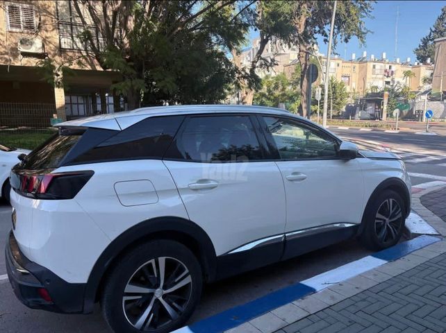 פיג'ו 3008