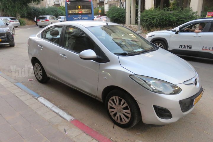 מודעת רכב מאזדה 2