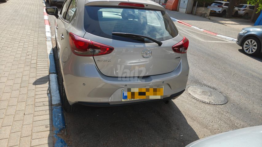 מודעת רכב מאזדה 2