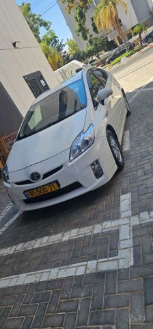 מודעת רכב טויוטה פריוס