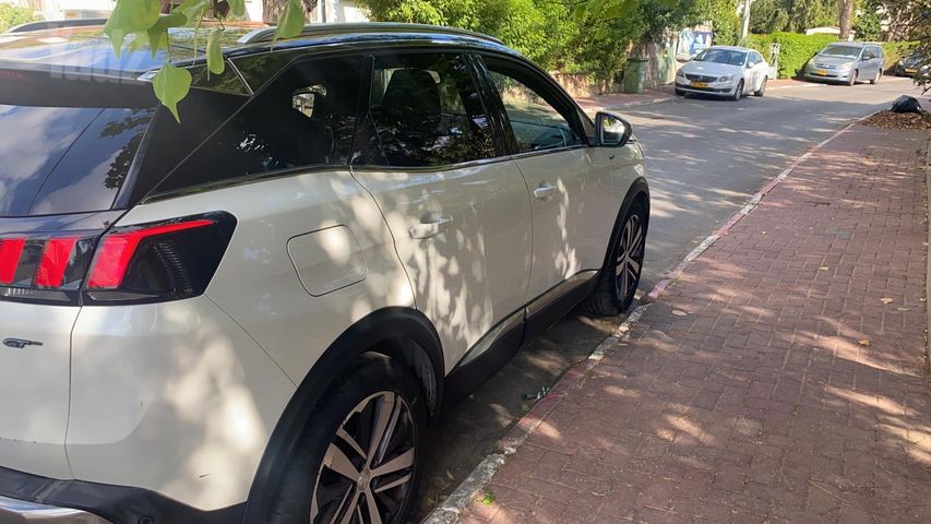פיג'ו 3008
