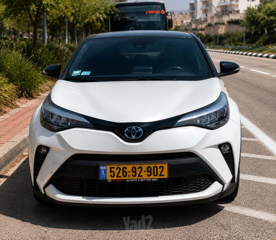 מודעת רכב טויוטה C-HR