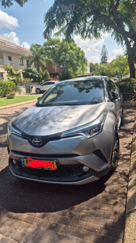 מודעת רכב טויוטה C-HR