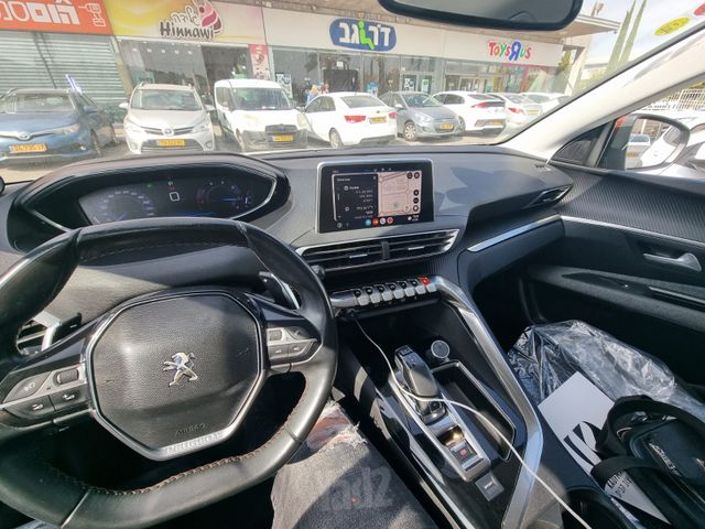 פיג'ו 3008
