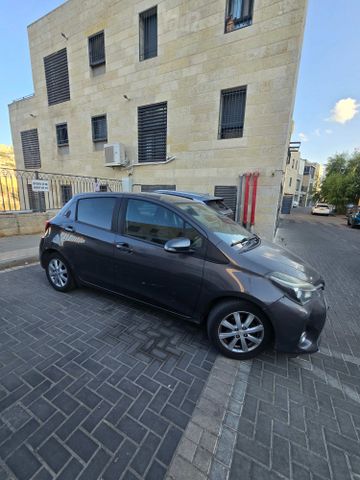 טויוטה יאריס