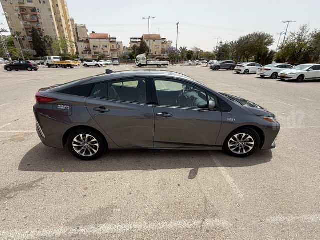 טויוטה פריוס