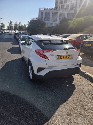 מודעת רכב טויוטה C-HR