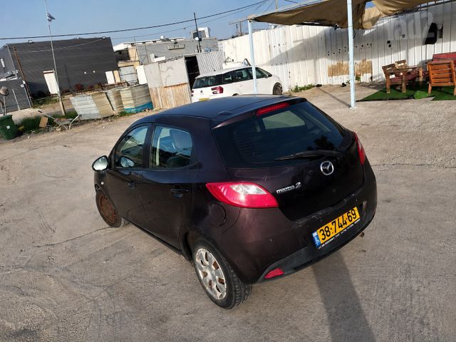 מודעת רכב מאזדה 2