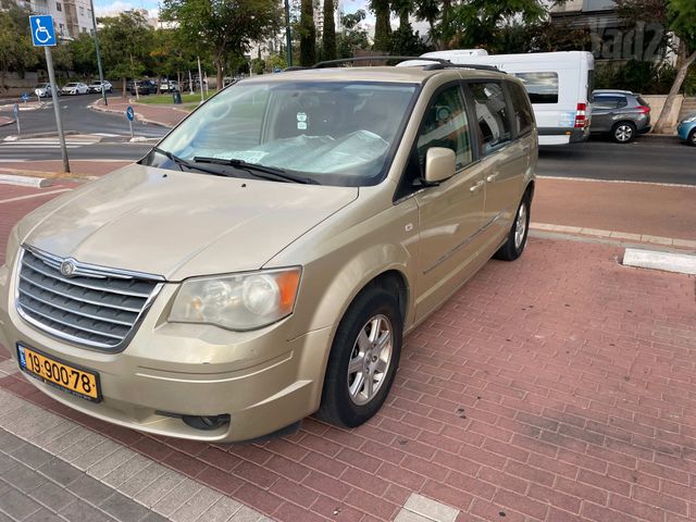 מודעת רכב קרייזלר גראנד וויאג'ר