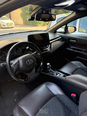 מודעת רכב טויוטה C-HR