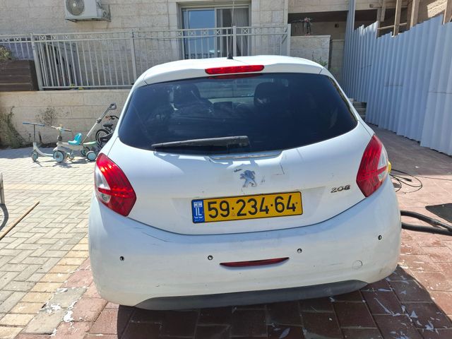 פיג'ו 208