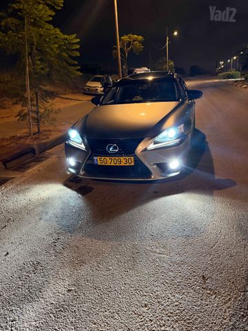 לקסוס IS
