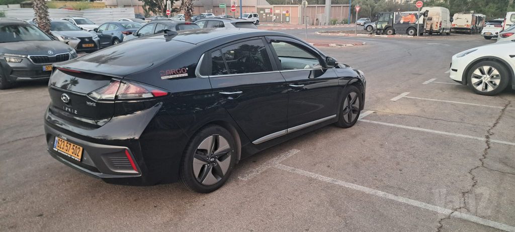 יונדאי איוניק