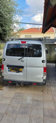 ניסאן NV200