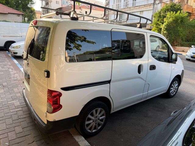 ניסאן NV200