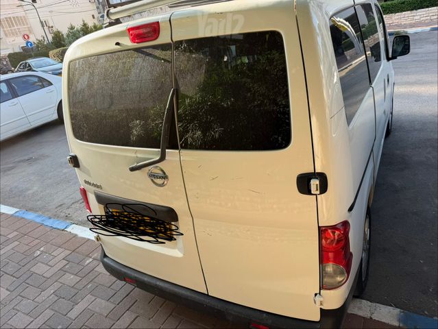 ניסאן NV200