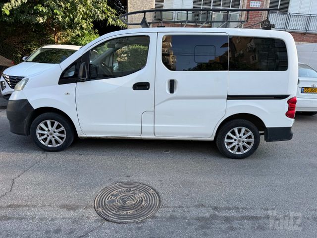 ניסאן NV200