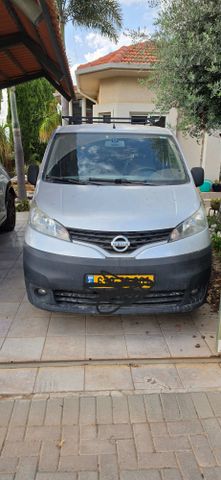 ניסאן NV200