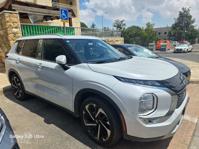 מיצובישי אאוטלנדר
