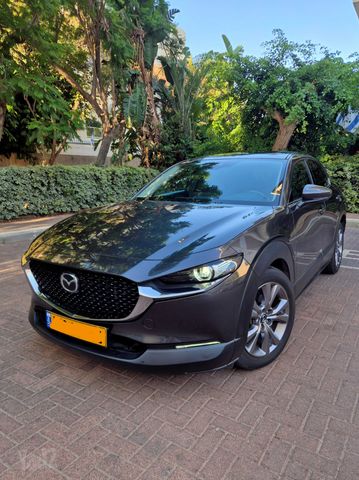 מודעת רכב מאזדה CX-30