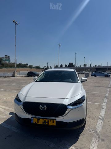 מודעת רכב מאזדה CX-30