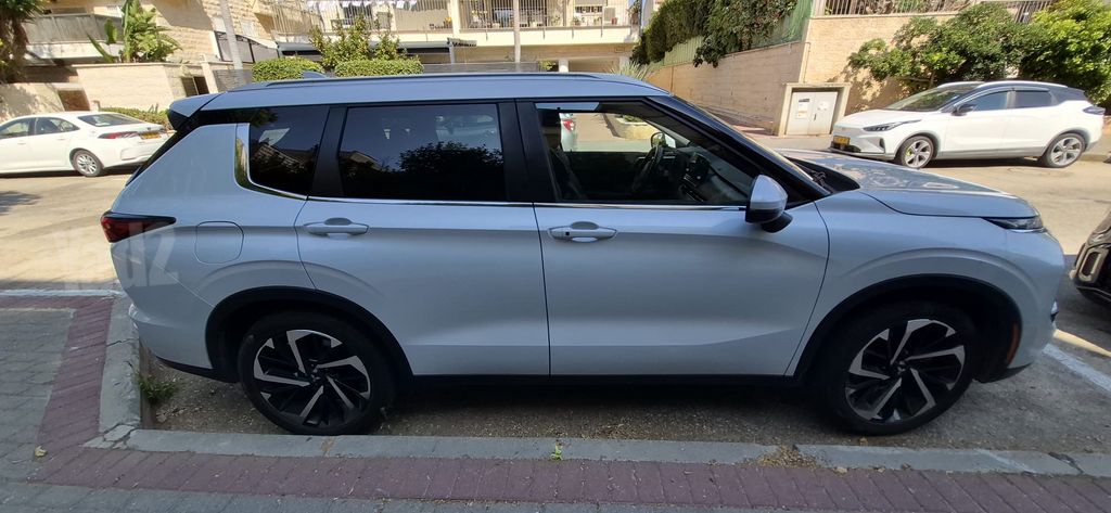 מיצובישי אאוטלנדר