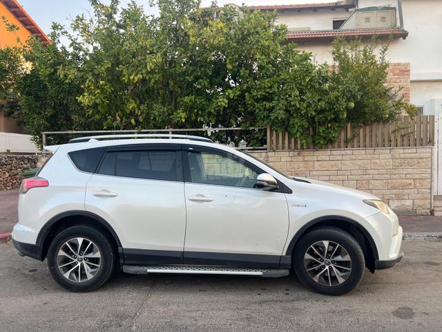 טויוטה RAV4