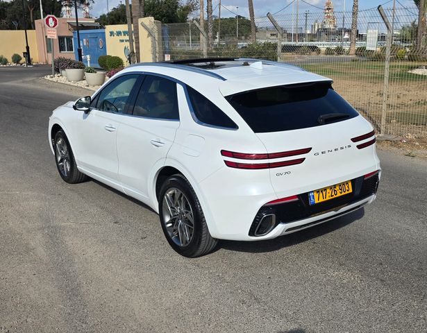 ג'נסיס GV70