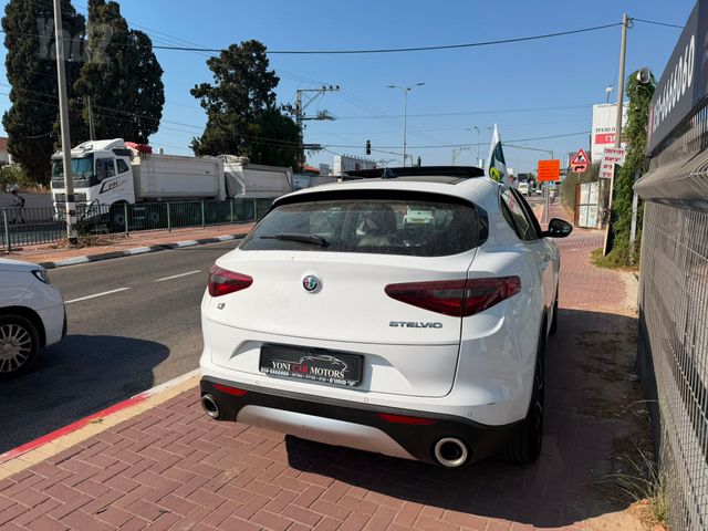 אלפא רומיאו סטלביו
