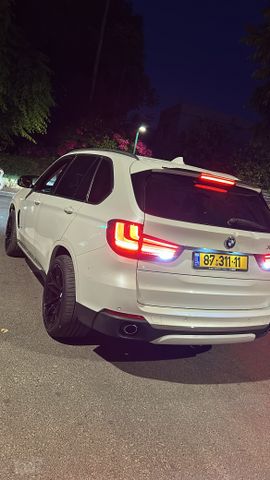 X5 Luxury 30d אוט׳ 5 מק 3.0 (258 כ״ס)