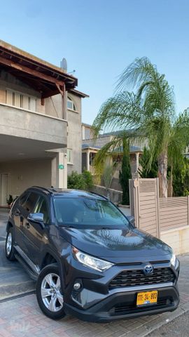 טויוטה RAV4