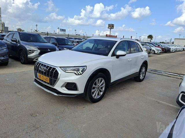 אאודי Q3