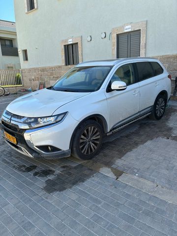 מיצובישי אאוטלנדר