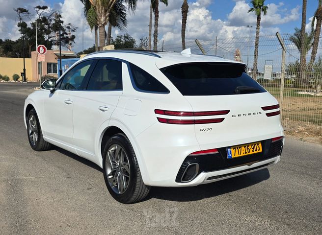 ג'נסיס GV70