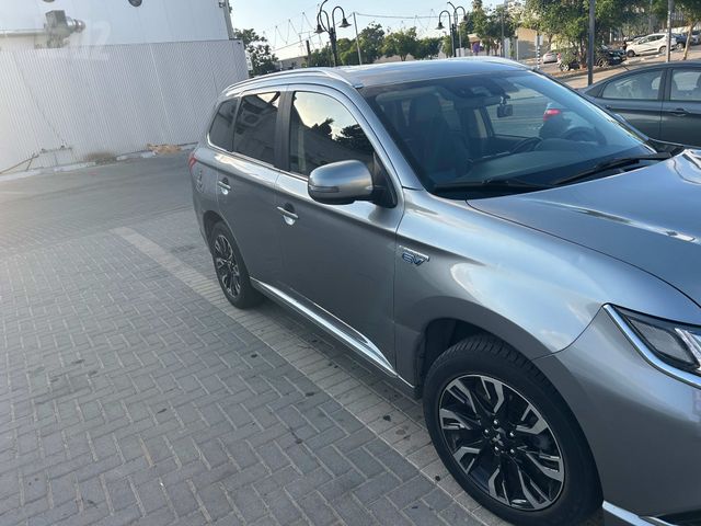 מיצובישי אאוטלנדר
