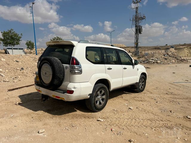 טויוטה לנד קרוזר