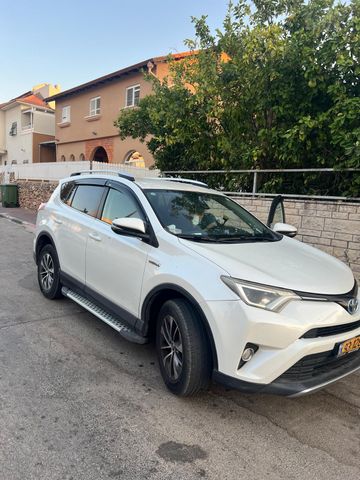 טויוטה RAV4