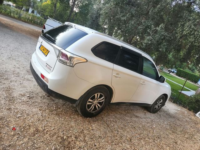מיצובישי אאוטלנדר
