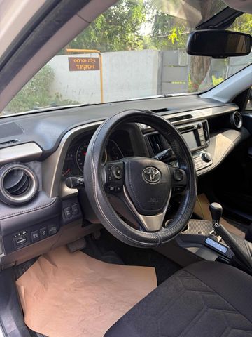טויוטה RAV4