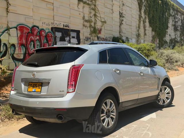 קאדילק SRX