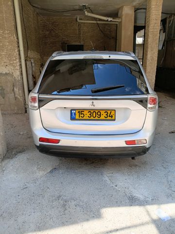 מיצובישי אאוטלנדר