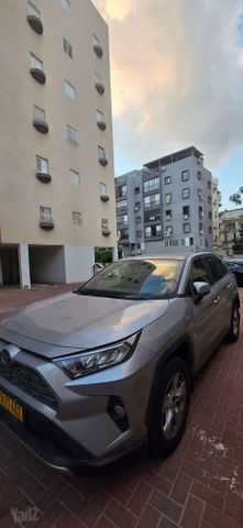 טויוטה RAV4
