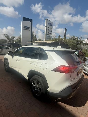 טויוטה RAV4