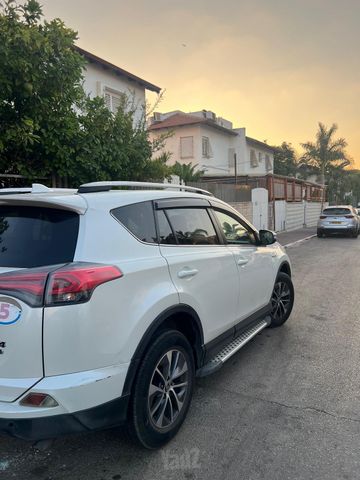 מודעת רכב טויוטה RAV4
