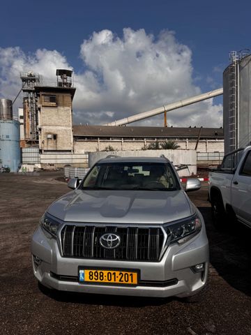 טויוטה לנד קרוזר